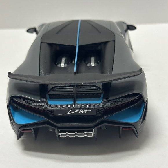 1:18 Bugatti Divo Metal Diecast With LED headlight & Taillight Gray - Picture 4 of 8